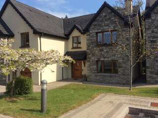 Дома для отпуска Lough Rynn Rental Mohill Room #233142602-1